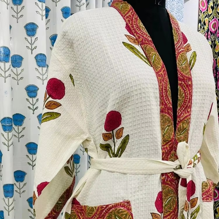 Factory Custom Hooded Bathrobe Unisex Women Hooded Fleece Robes Warm Plush Fleece Bathrobe Spa Nightwear Night Dress Sleepwear