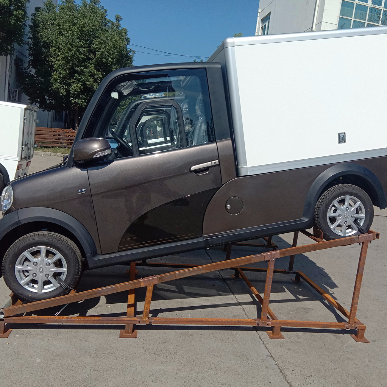 Chinese Mini Car Electric Automobile Used In City With E-mark Van 