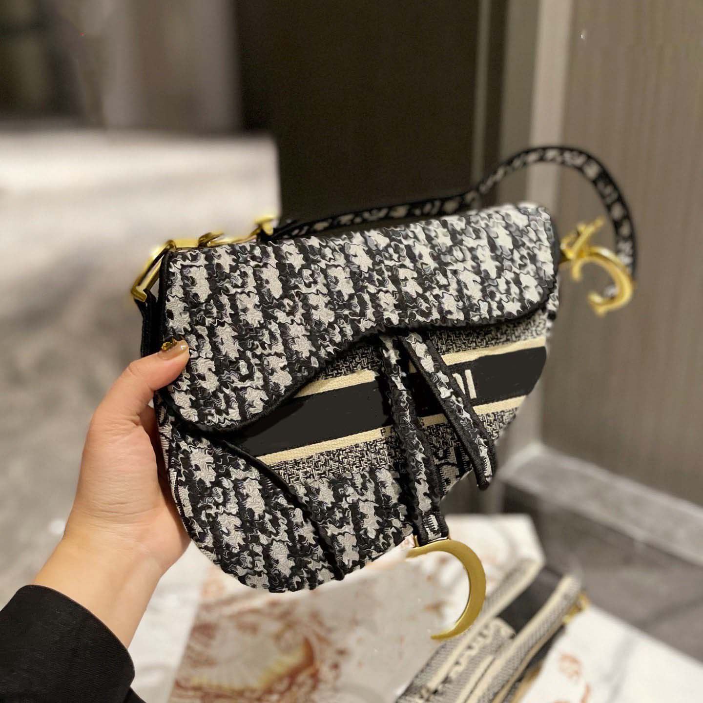 2022 High-end Fashion Lady Small Shoulder Bag Retro Style Women&#39;s Handbag Manufacturer Purse Women Hand Bags 