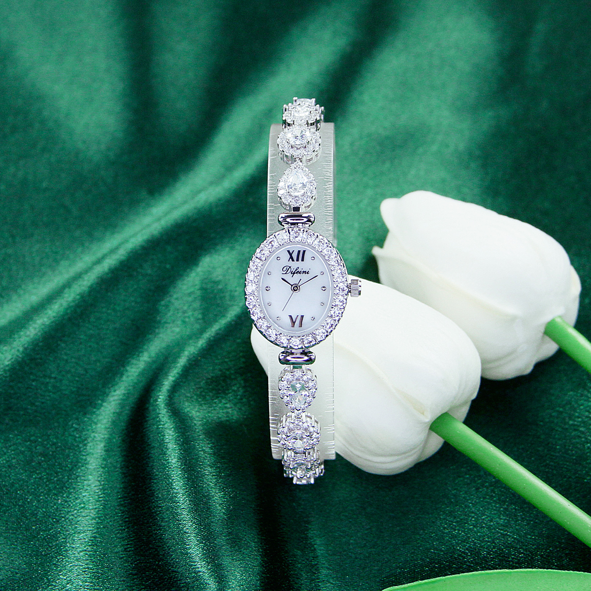 2024 Luxury Ladies Wristwatch New Shining Quartz White Gold Plated Copper Band Waterproof with Oval Case Setting Stones Hight