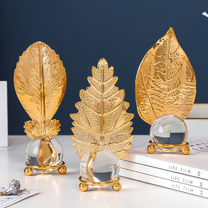 Interior Modern Nordic Table Gold Accessories Wholesale Metal Maple Leaf Art Crafts Home Decor Pieces Luxury Crystal Decor 