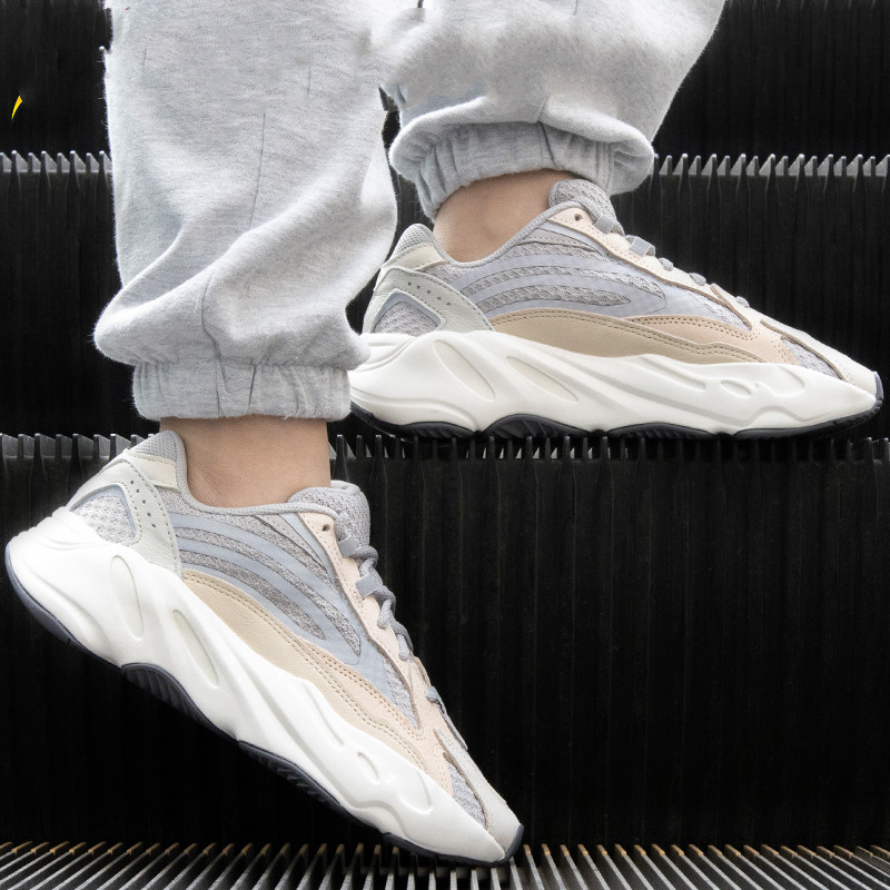 2022 Designer Shoes Latest Design Original High Quality Shoes Men Fashion Yezzy 700 V2 V3 Running Sports Shoes 