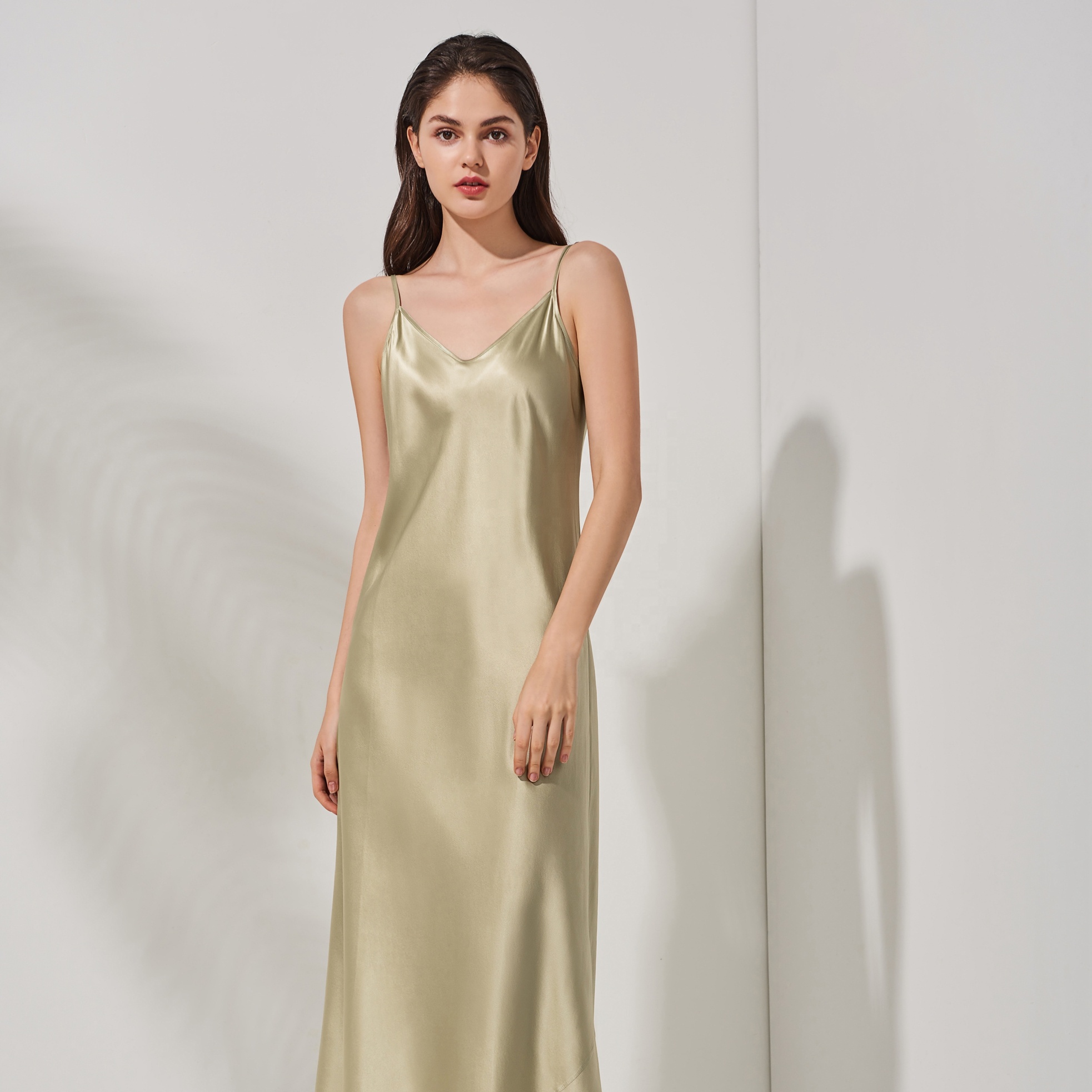 Luxury 22mm 100% Mulberry Silk Slip Dress Women&#39;s Sleepwear Lounge Wear Nightdress Wholesale Silk Robes 