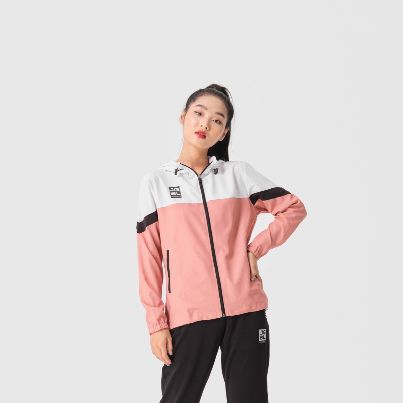Oem Teamwear Tracksuit 100% Polyester Fabric Sportswear And Tracksuit Customized Design And Logo High Fashion Apparel For Lady 