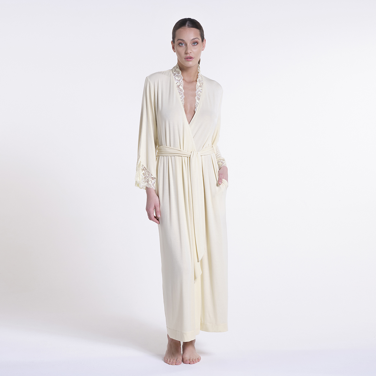 High Quality Made In Italy Micromodal Robe With Macrame Lace And Elastic Tulle For Fall Winter 2022 Sleepwear For Woman 